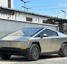Tesla Cybertruck 2025